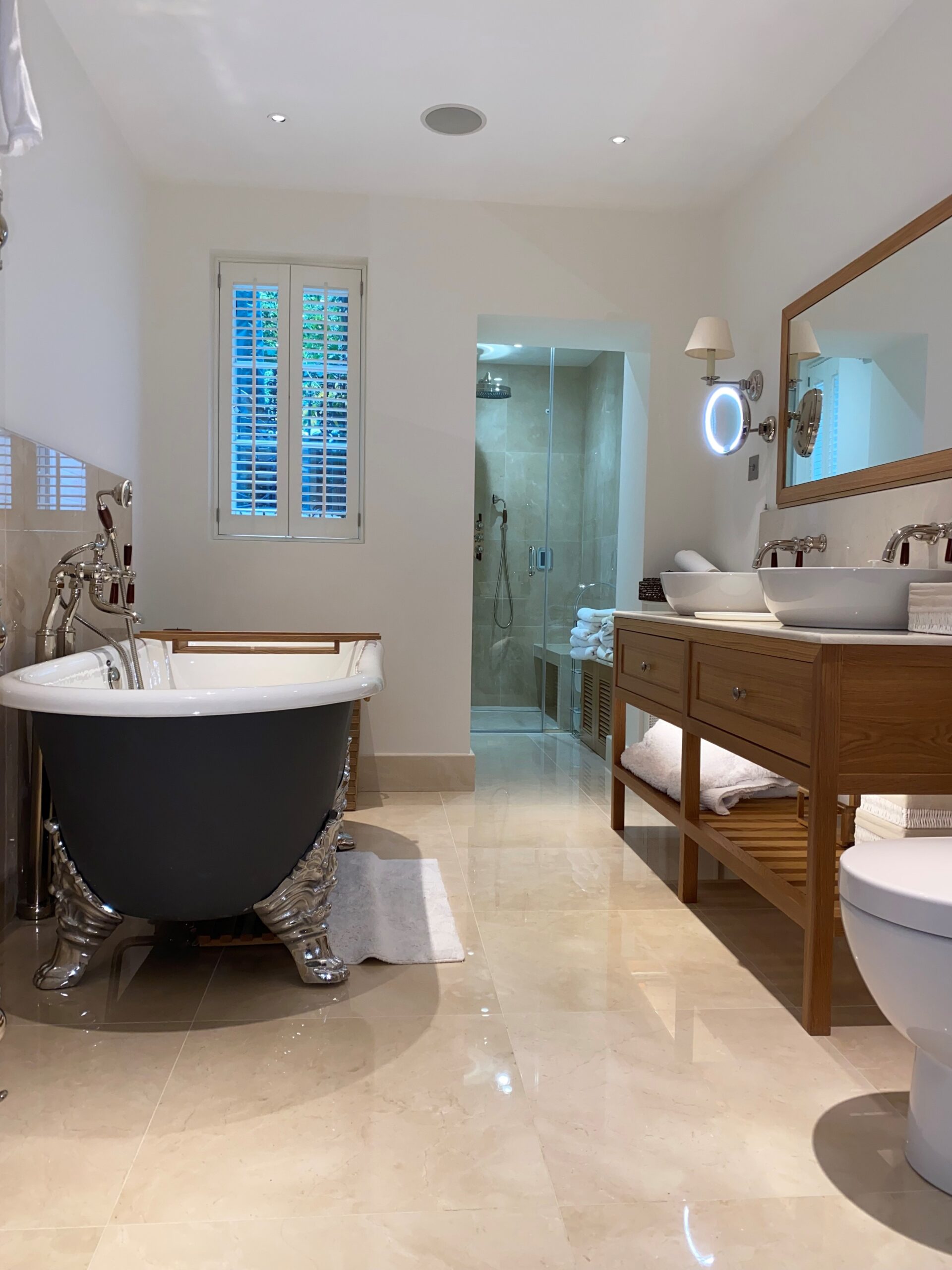 A Bathroom With a Mirror and a White Color Tub